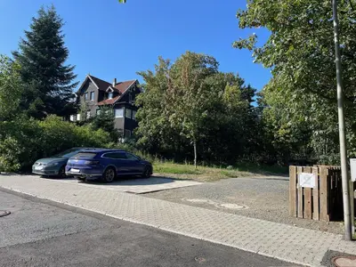 Das Gebäude in dem sich das Ferienhaus befindet