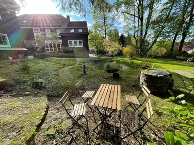 Ein Garten an der Unterkunft Liebevoll eingerichtetes Ferienzimmer mit großen Garten