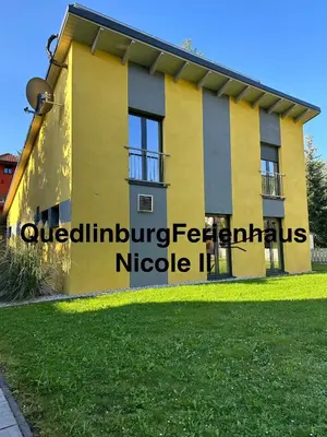 Das Gebäude in dem sich das Ferienhaus befindet