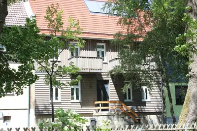 Das Gebäude in dem sich die Ferienwohnung befindet