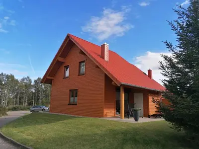 Das Gebäude in dem sich das Ferienhaus befindet