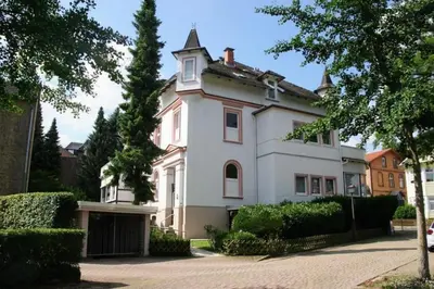 Das Gebäude in dem sich die Ferienwohnung befindet
