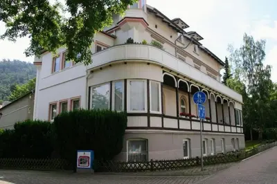 Das Gebäude in dem sich die Ferienwohnung befindet