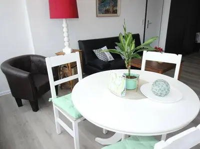 Ein Sitzbereich in der Unterkunft 1 Raum-Ferienwohnung am Rosenberg