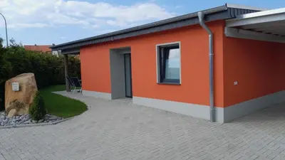 Das Gebäude in dem sich das Ferienhaus befindet