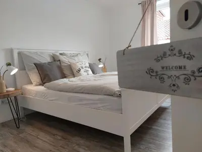 Ein Bett oder Betten in einem Zimmer der Unterkunft Ferienwohnung Schloepe god