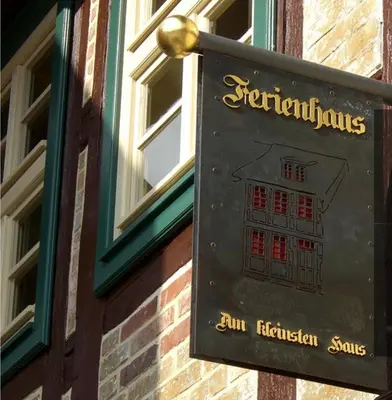 Ein Zertifikat, Auszeichnung, Logo oder anderes Dokument, das in der Unterkunft Ferienwohnung direkt Am kleinsten Haus in Wernigerode ausgestellt ist