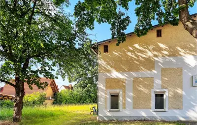 Das Gebäude in dem sich die Ferienwohnung befindet