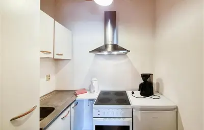 Küche/Küchenzeile in der Unterkunft Cozy Apartment In Ditfurt With Wifi