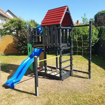 Ein Kinderspielbereich in der Unterkunft Ferienwohnung Leon