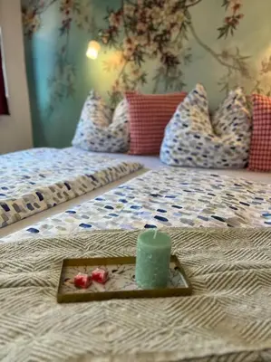 Ein Bett oder Betten in einem Zimmer der Unterkunft Exklusive Ferienwohnung mit 3 Schlafzimmern und 2 Bädern!