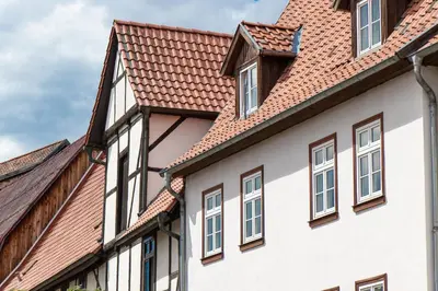 Das Gebäude in dem sich das Ferienhaus befindet