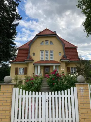 Das Gebäude in dem sich die Ferienwohnung befindet