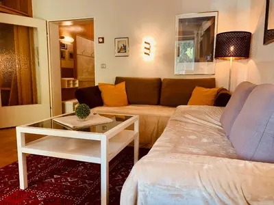 Ein Sitzbereich in der Unterkunft Gemütliche Wohnung Bergblick