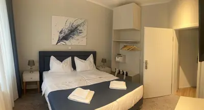 Ein Bett oder Betten in einem Zimmer der Unterkunft Aneton Garni Hotel