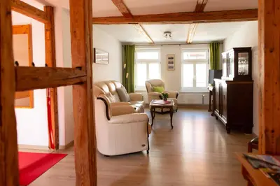 Ein Sitzbereich in der Unterkunft Ferienwohnung Altstadtnest Wernigerode