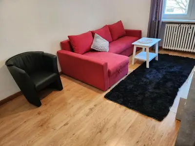 Ein Sitzbereich in der Unterkunft HBS, FeWo, EG, BEST- PREIS- LEISTUNG, nähe City, Einzelvermietung möglich, 1 oder 2 große Zimmer, große Küche, Logga, Bad, einfach und gut