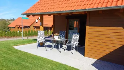 Das Gebäude in dem sich das Ferienhaus befindet