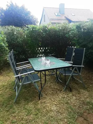 Ein Garten an der Unterkunft Ferienwohnung im Starenweg