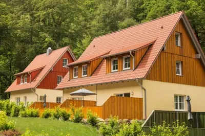 Das Gebäude in dem sich das Ferienhaus befindet