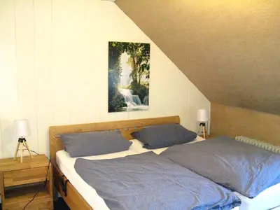 Ein Bett oder Betten in einem Zimmer der Unterkunft Bio-Hotel Zum Forsthaus