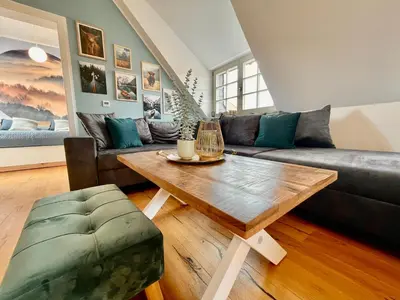 Ein Sitzbereich in der Unterkunft HOMELIKESTAY: Ferienwohnungen - Wernigerode - WLAN - Bestlage - liebevolle Einrichtung