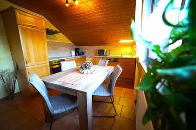 Küche/Küchenzeile in der Unterkunft 4 Personen Ferienwohnung im Wald mit Kamin, 84 Qudratmeter