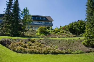 Ein Garten an der Unterkunft Pension Haus Petra