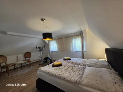 Ein Bett oder Betten in einem Zimmer der Unterkunft MaiFerien Harz - Haus Silberquelle - bis 14 Personen