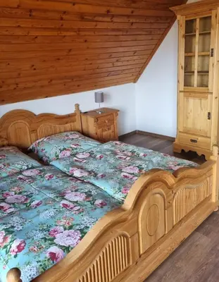 Ein Bett oder Betten in einem Zimmer der Unterkunft Ferienhaus zum Holzmichel