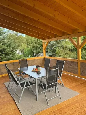 Ein Balkon oder eine Terrasse in der Unterkunft Ferienhaus zum Holzmichel