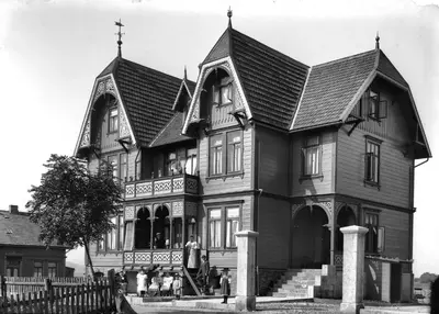 Das Gebäude in dem sich die Ferienwohnung befindet