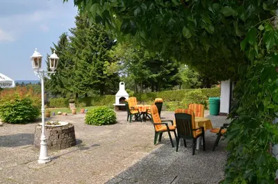 Ein Garten an der Unterkunft Pension Alfa