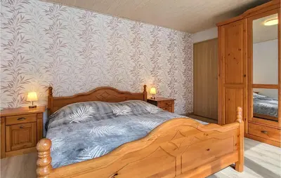 Ein Bett oder Betten in einem Zimmer der Unterkunft 2 Bedroom Amazing Apartment In Stolberg