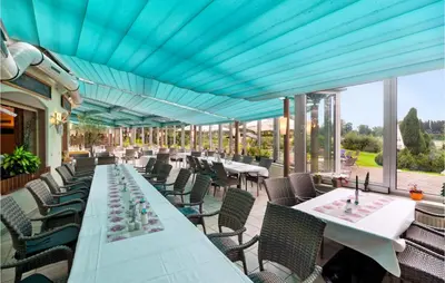 Ein Restaurant oder anderes Speiselokal in der Unterkunft Stunning Home In Oberharz With Wifi