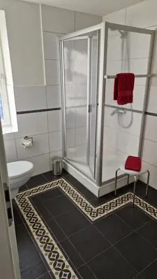 Ein Badezimmer in der Unterkunft Hotel Garni Demmel & Cie