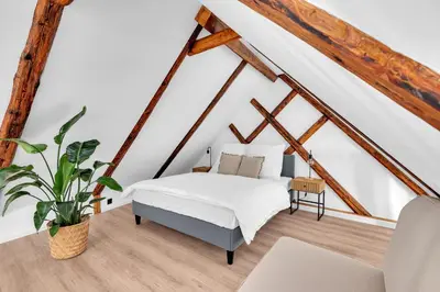 Ein Bett oder Betten in einem Zimmer der Unterkunft Einzigartig - Schlossblick - Maisonette - Smart TV