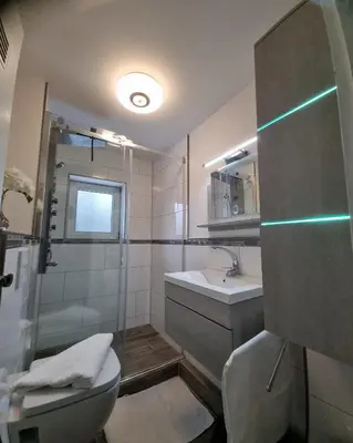 Ein Badezimmer in der Unterkunft Haus Peter Wohnung 5