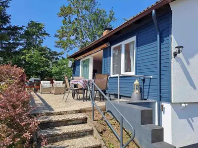 Das Gebäude in dem sich das Ferienhaus befindet
