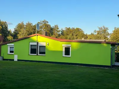 Das Gebäude in dem sich das Ferienhaus befindet