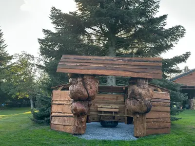 Ein Garten an der Unterkunft Ferienhaus Resys Mythenbrand