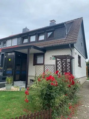 Das Gebäude in dem sich das Ferienhaus befindet