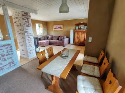 Ein Sitzbereich in der Unterkunft Ferienhaus Hans