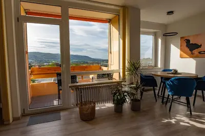 Ein allgemeiner Bergblick oder ein Berglick von der Ferienwohnung aus