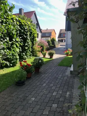 Ein Garten an der Unterkunft Harzquerbahnblick