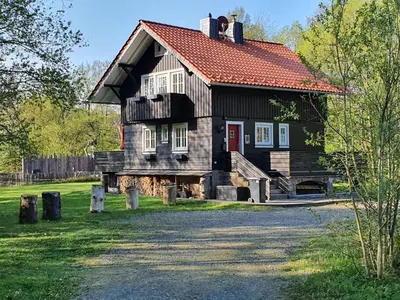 Das Gebäude in dem sich das Ferienhaus befindet