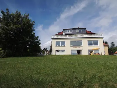 Das Gebäude in dem sich die Ferienwohnung befindet