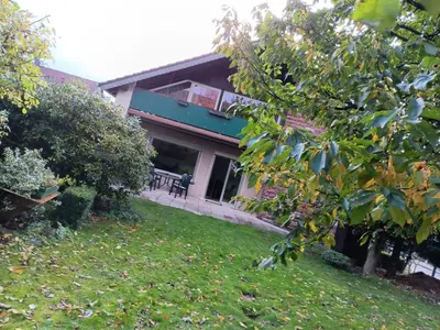 Ein Garten an der Unterkunft Ferienhaus International 2