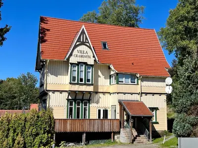 Das Gebäude in dem sich die Ferienwohnung befindet
