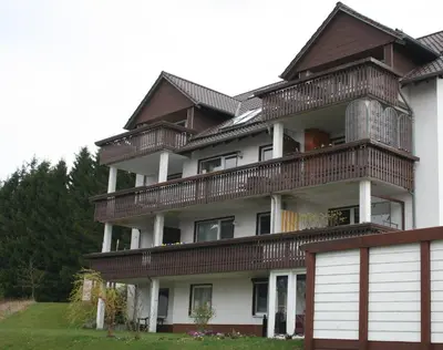 Das Gebäude in dem sich die Ferienwohnung befindet